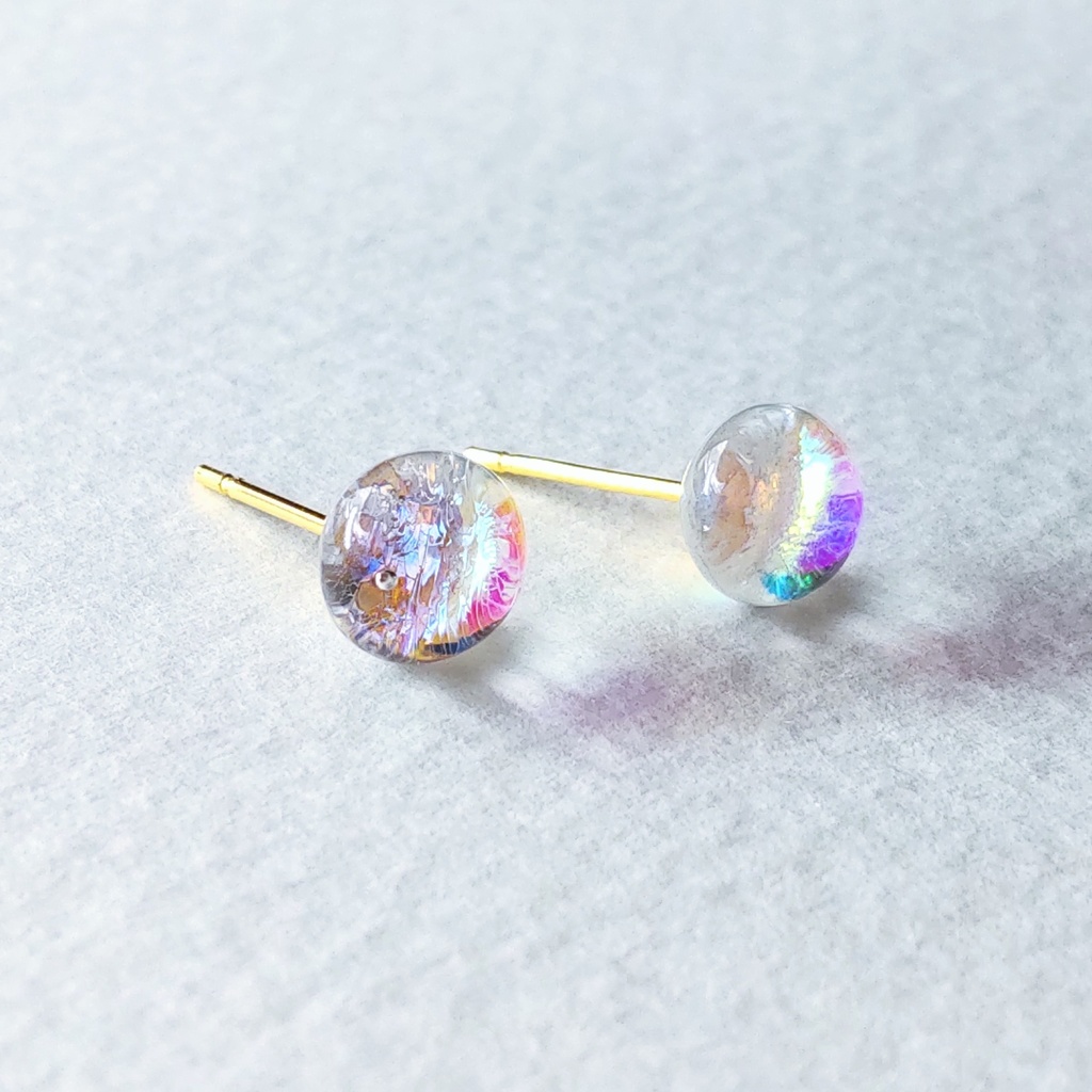 オーロラみたいに光るピアス〈ゴールド〉1ペア