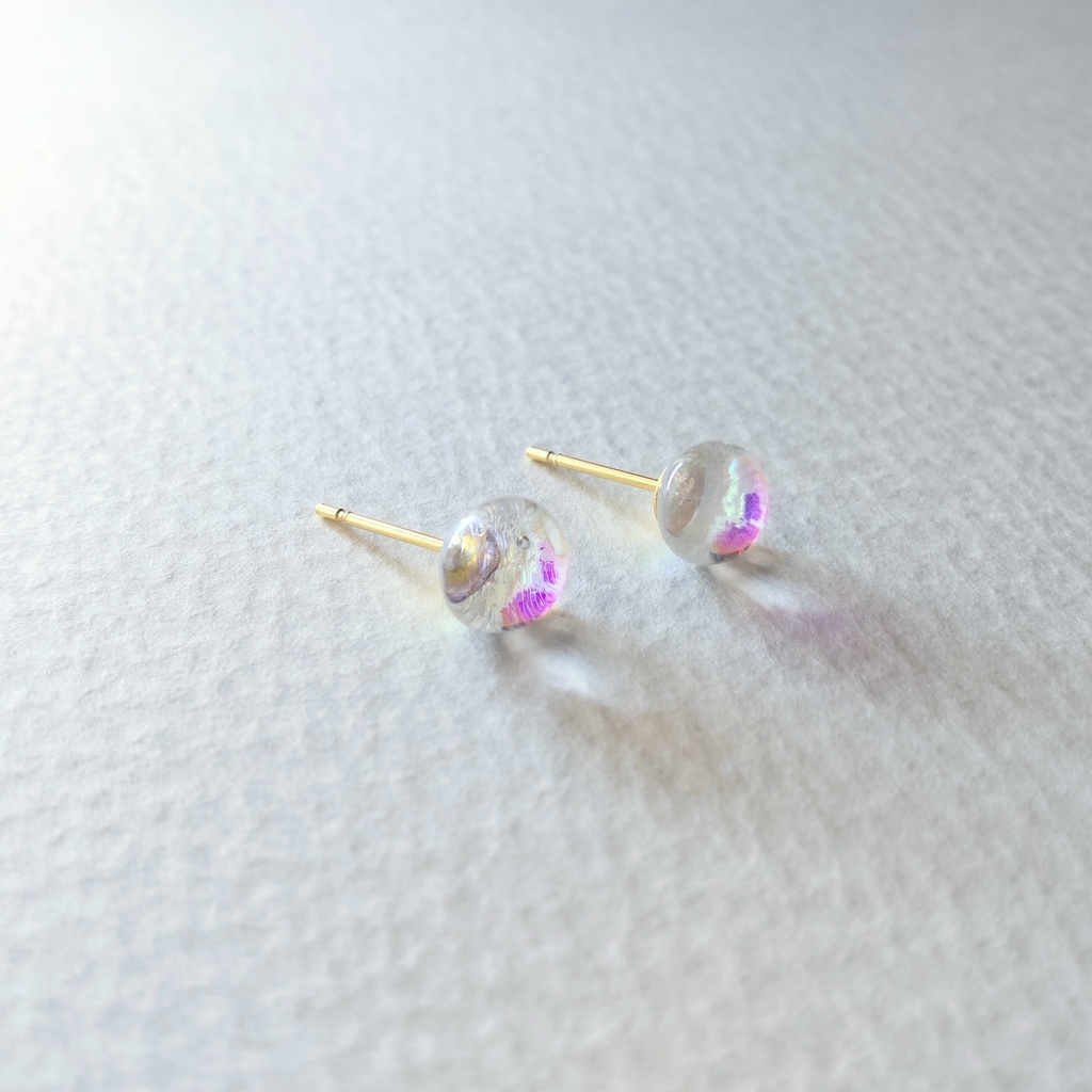 オーロラみたいに光るピアス〈ゴールド〉1ペア