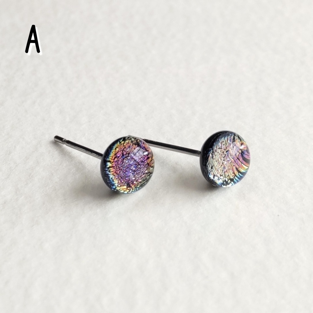 キラキラ光るガラスナギットのミニピアス 1ペア