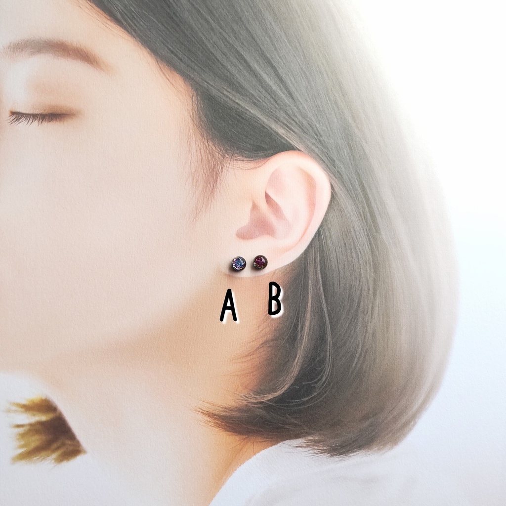 キラキラ光るガラスナギットのミニピアス 1ペア