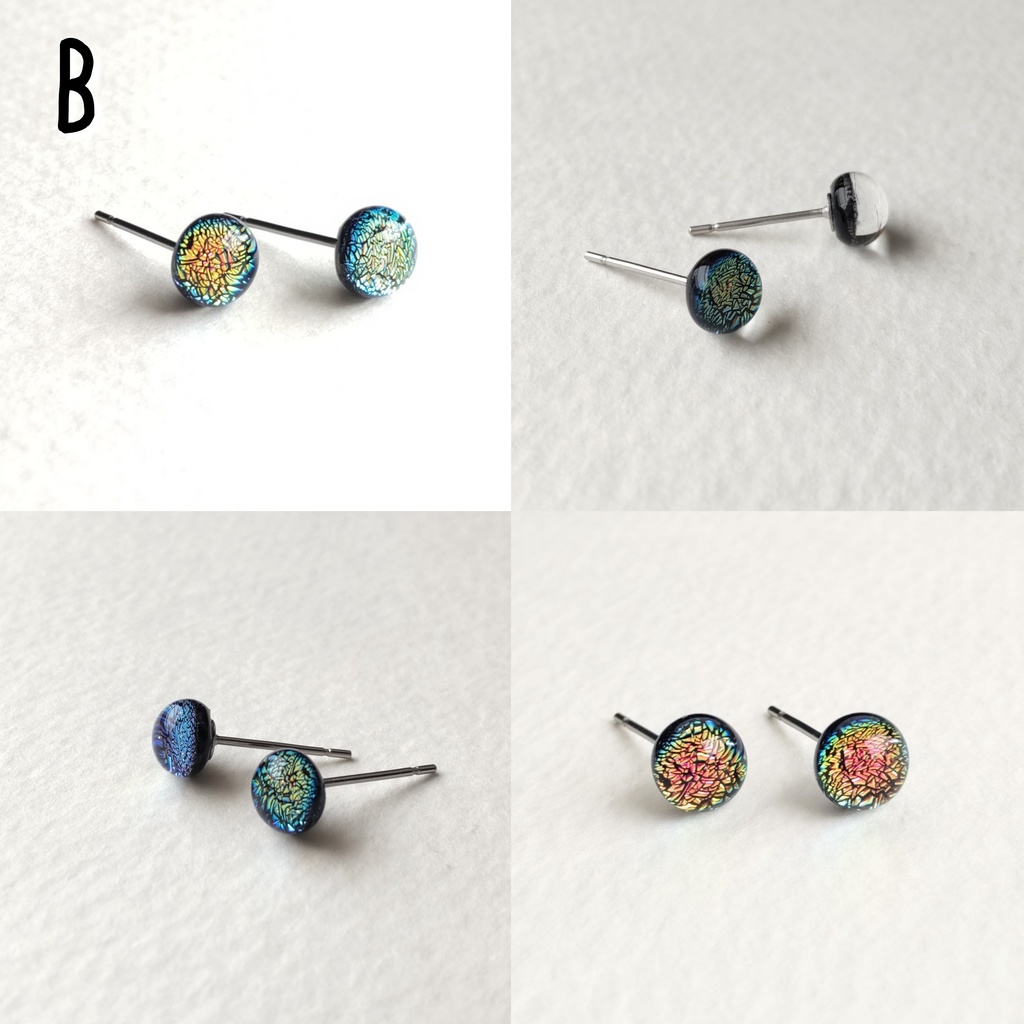 キラキラ光るガラスナギットのミニピアス 1ペア