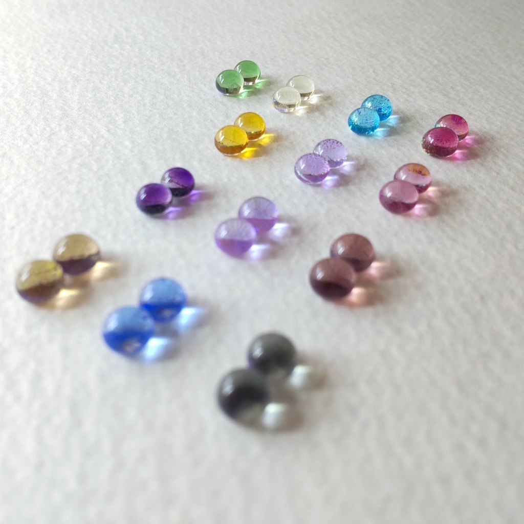 小さなキラキラミニピアス 1ペア