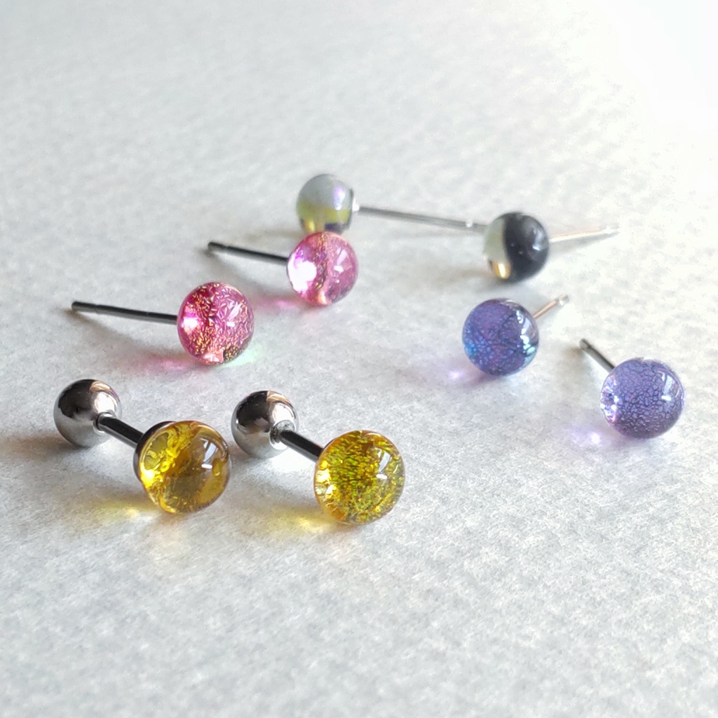 小さなキラキラミニピアス 1ペア