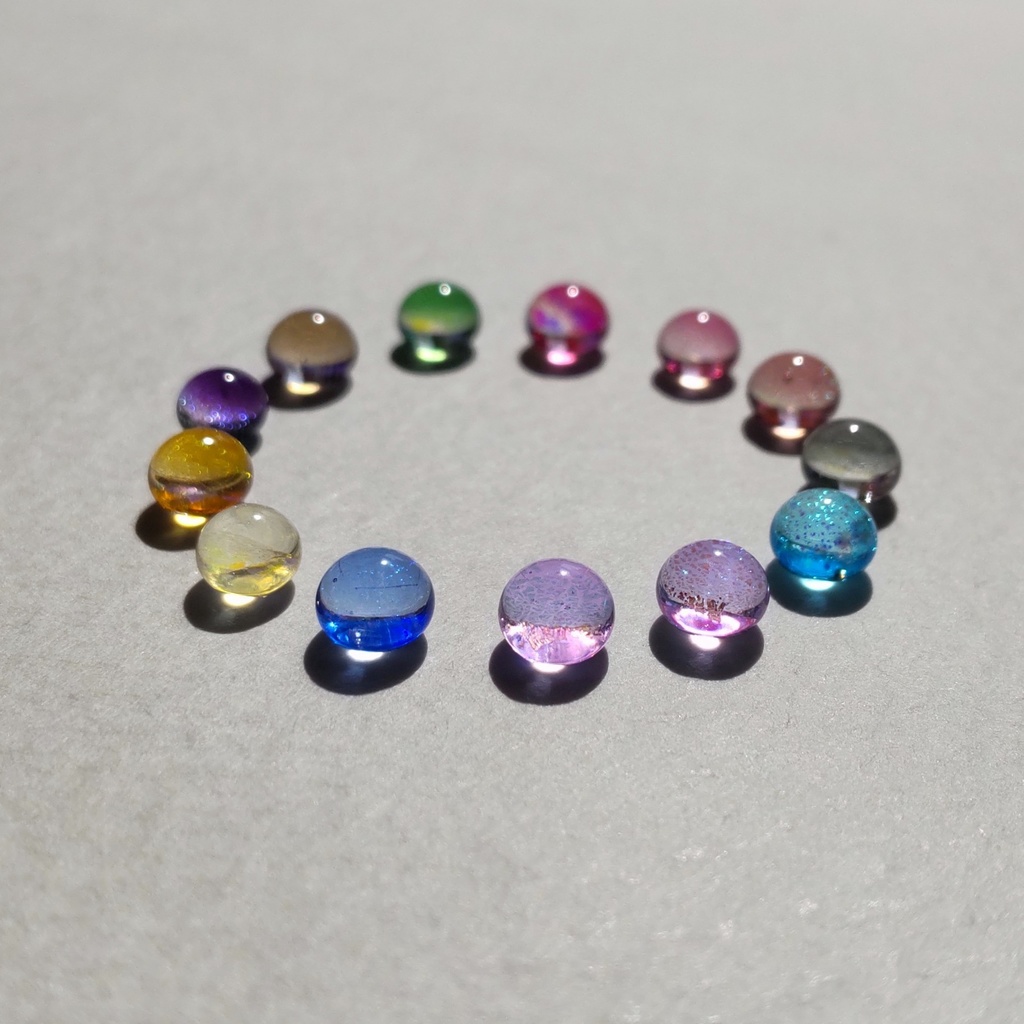 小さなキラキラミニピアス 1ペア