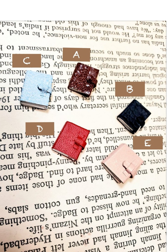 ミニチュア革手帳(開閉可・中身は選んでいただいて作りします)