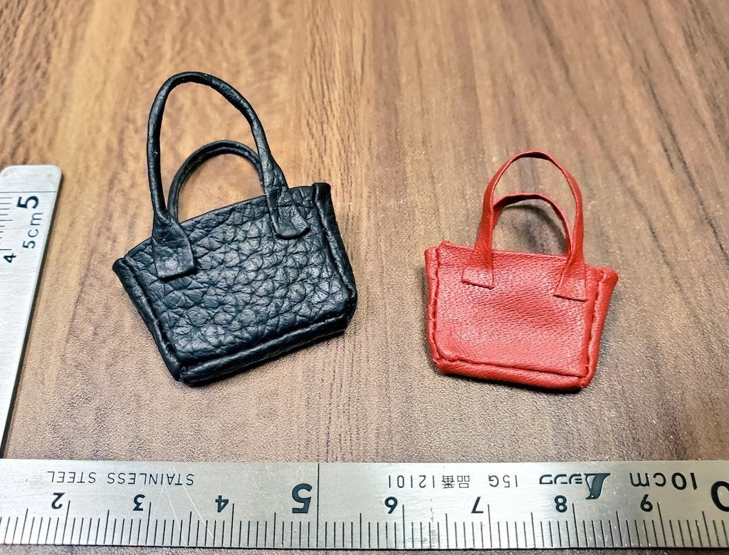 ミニチュア革のトートバッグ