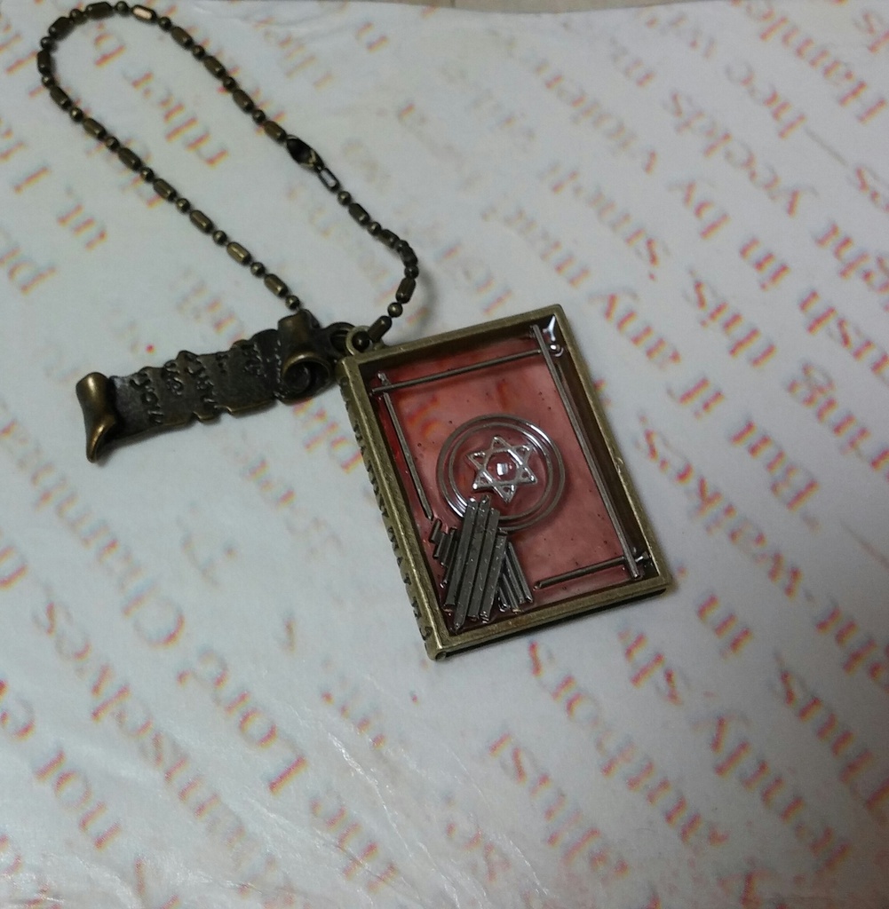 クレアバイブルの写本キーホルダー(フレーム:金古美)