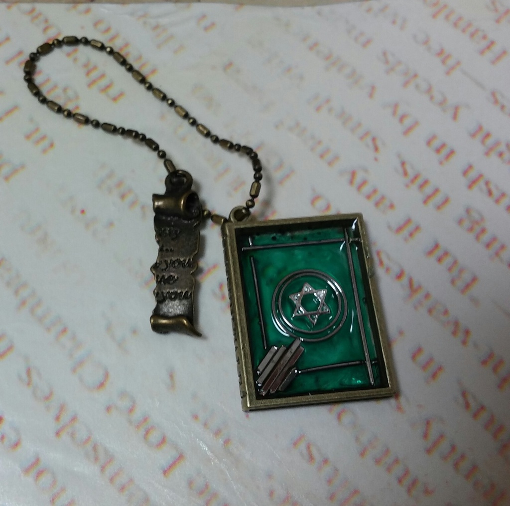 クレアバイブルの写本キーホルダー(フレーム:金古美)