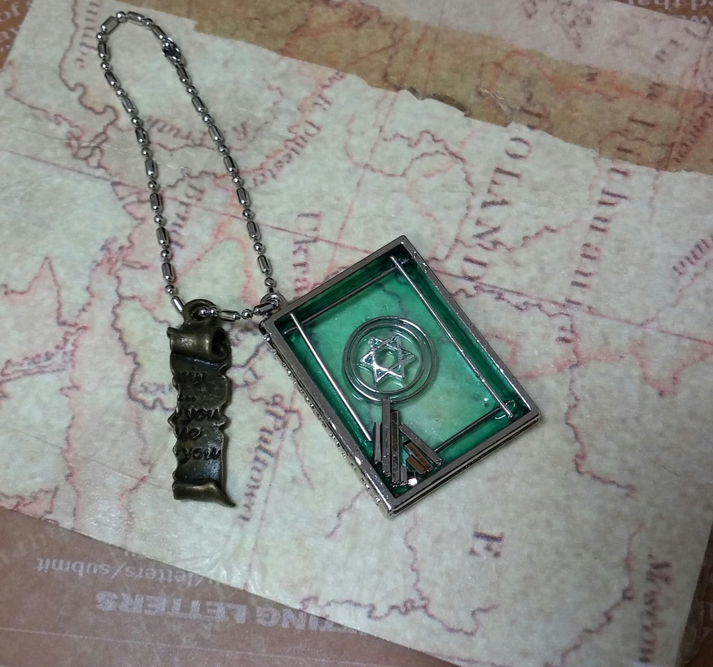 クレアバイブルの写本風キーホルダー(フレーム:ゴールド)