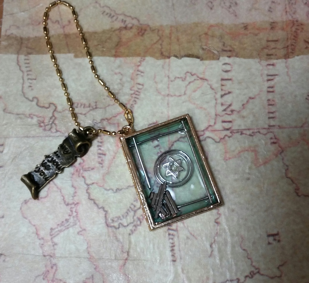 クレアバイブルの写本風キーホルダー(フレーム:ゴールド)