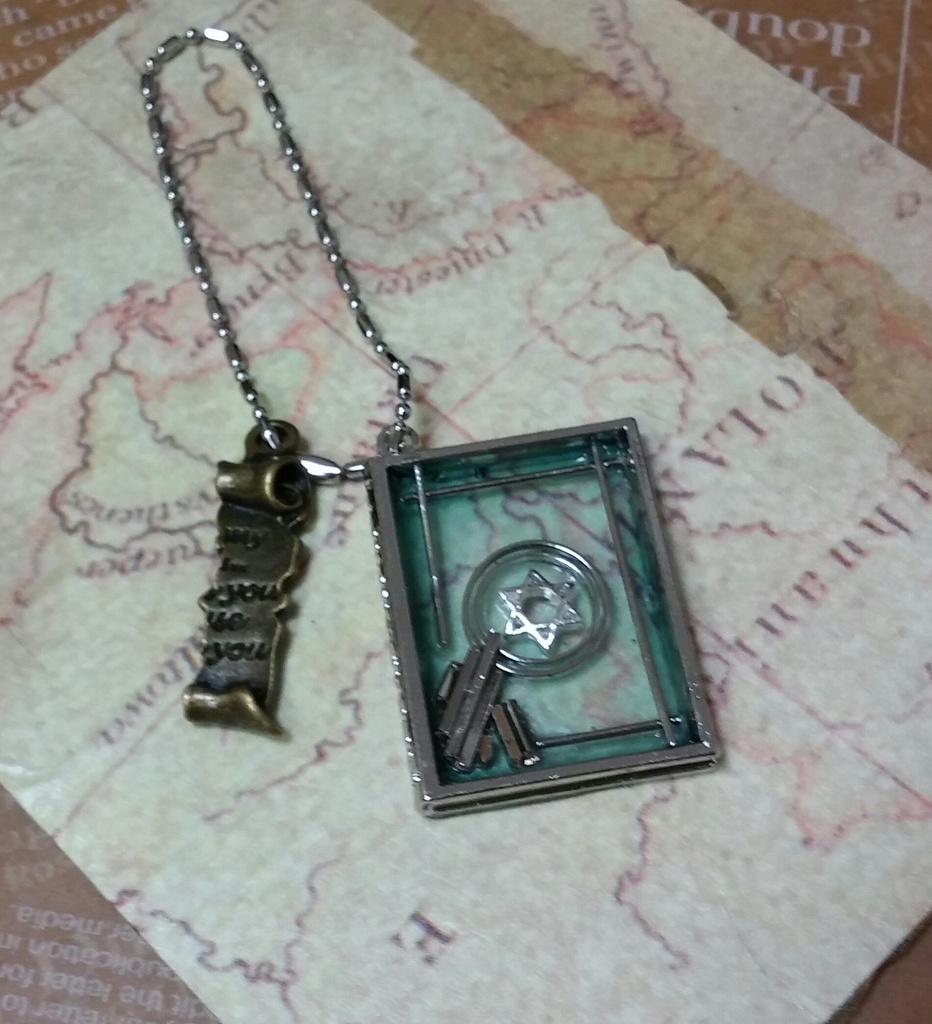 クレアバイブルの写本風キーホルダー(フレーム:シルバー)