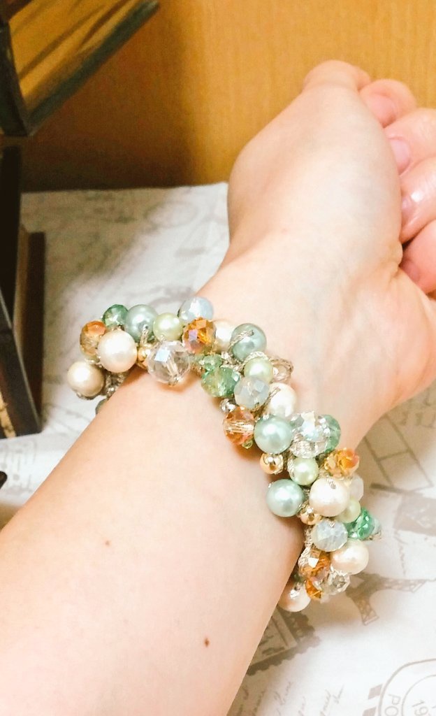 キャライメージカラーのビーズシュシュ【秋冬】