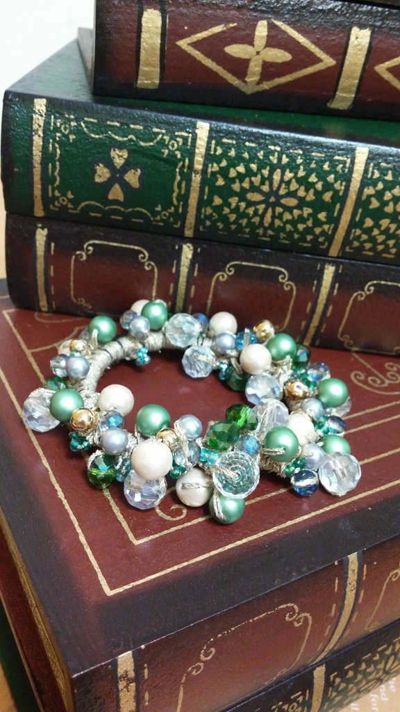 キャライメージカラーのビーズシュシュ【秋冬】