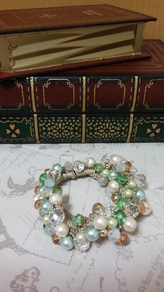 キャライメージカラーのビーズシュシュ【秋冬】