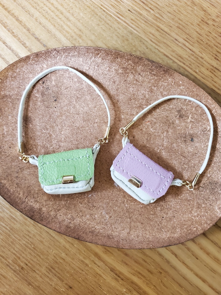 D)サイズ バイカラー革バッグ(マグネットで開閉)