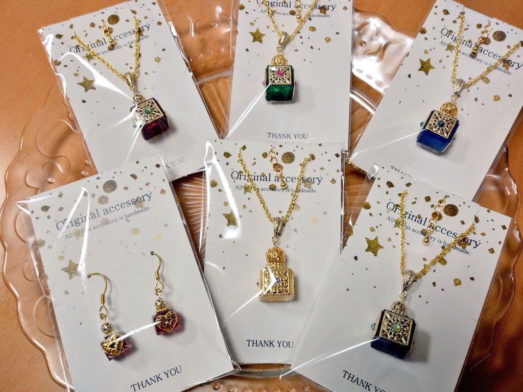 魔法店の小瓶ネックレス