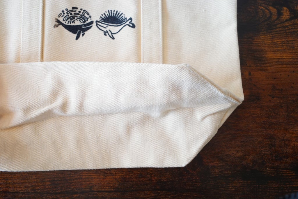 クジラの小さめトートバッグ