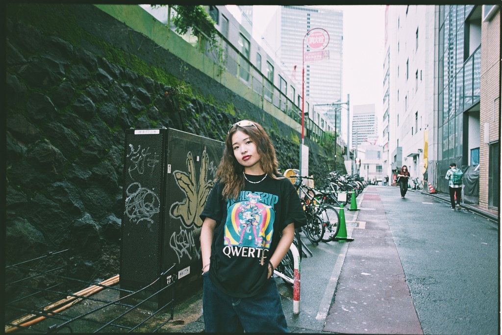 Qwertic Chan T-Shirt: あんころもちこ先生 Black