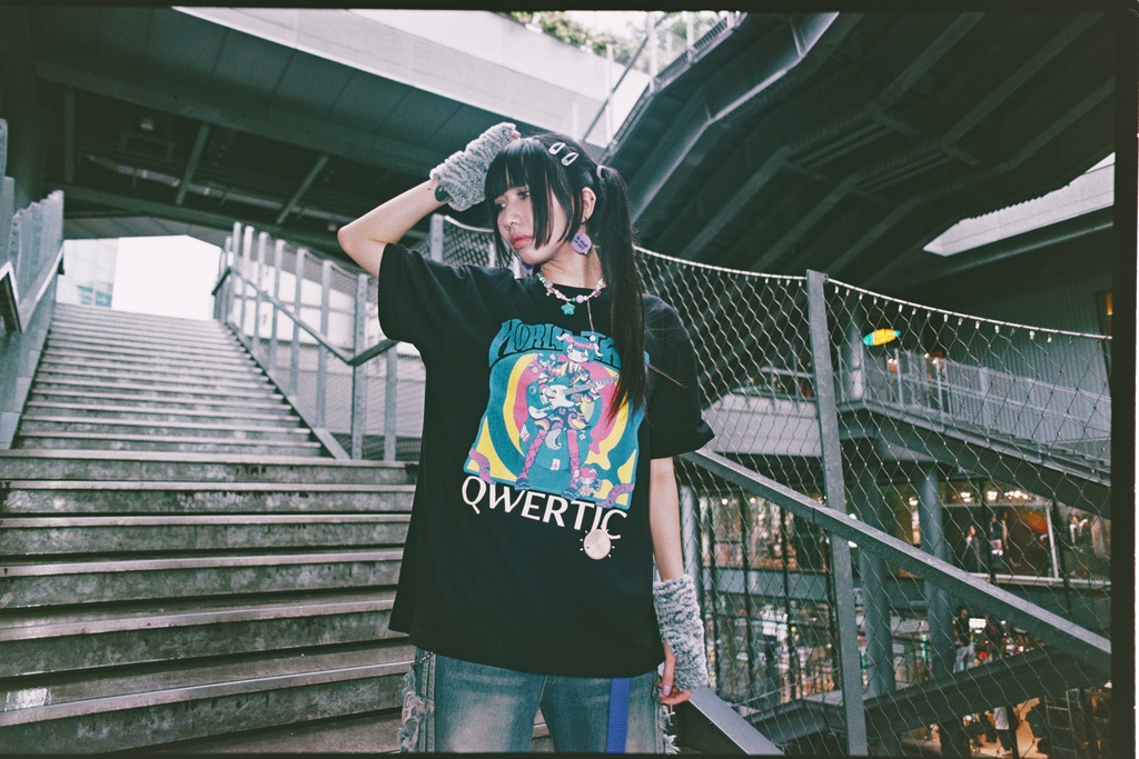 Qwertic Chan T-Shirt: あんころもちこ先生 Black