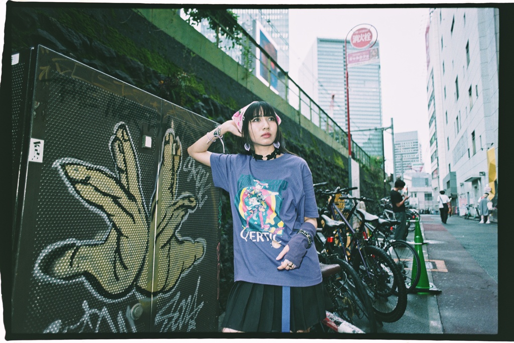 Qwertic Chan T-Shirt: あんころもちこ先生 Purple