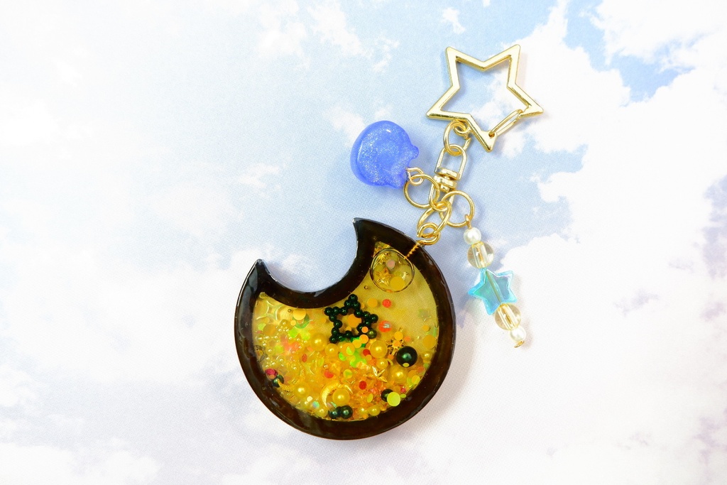 手作りレジンキーホルダー(三日月)