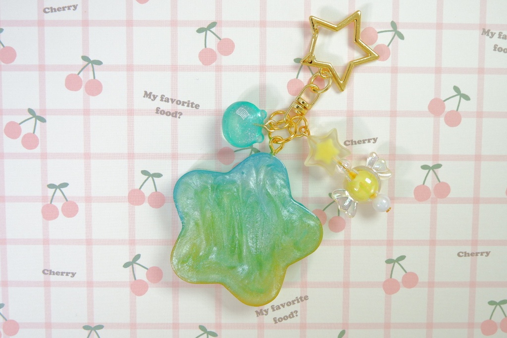 手作りレジンキーホルダー(星型)