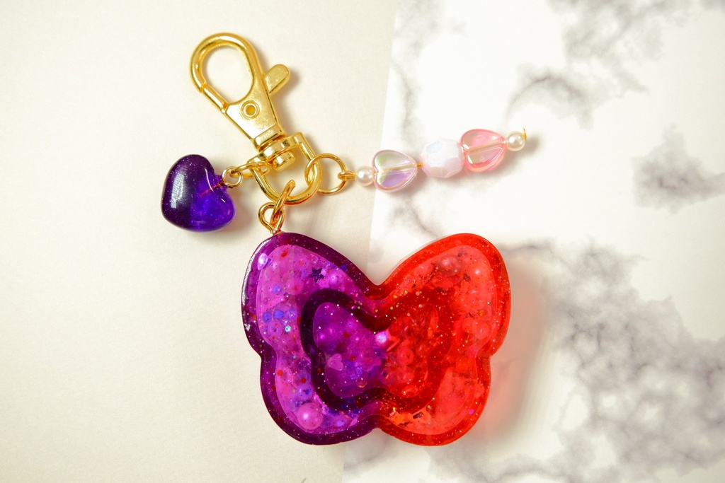 手作りレジンキーホルダー(蝶々型)