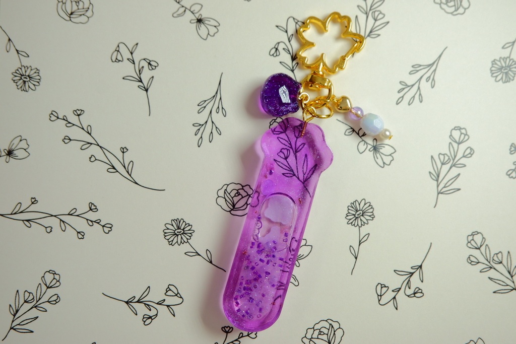 手作りレジンキーホルダー(文字入り)