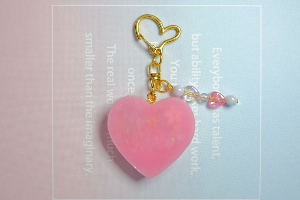 手作りレジンキーホルダー(ハートと肉球)