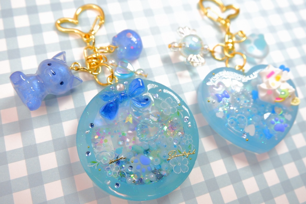 手作りレジンキーホルダー(丸・青)