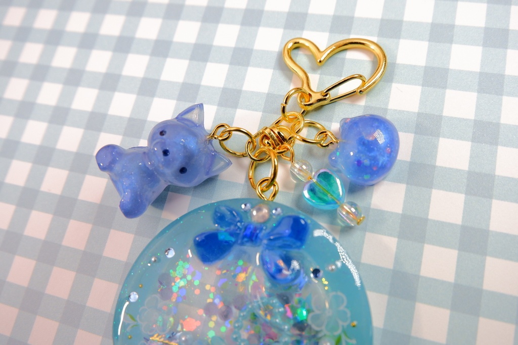 手作りレジンキーホルダー(丸・青)