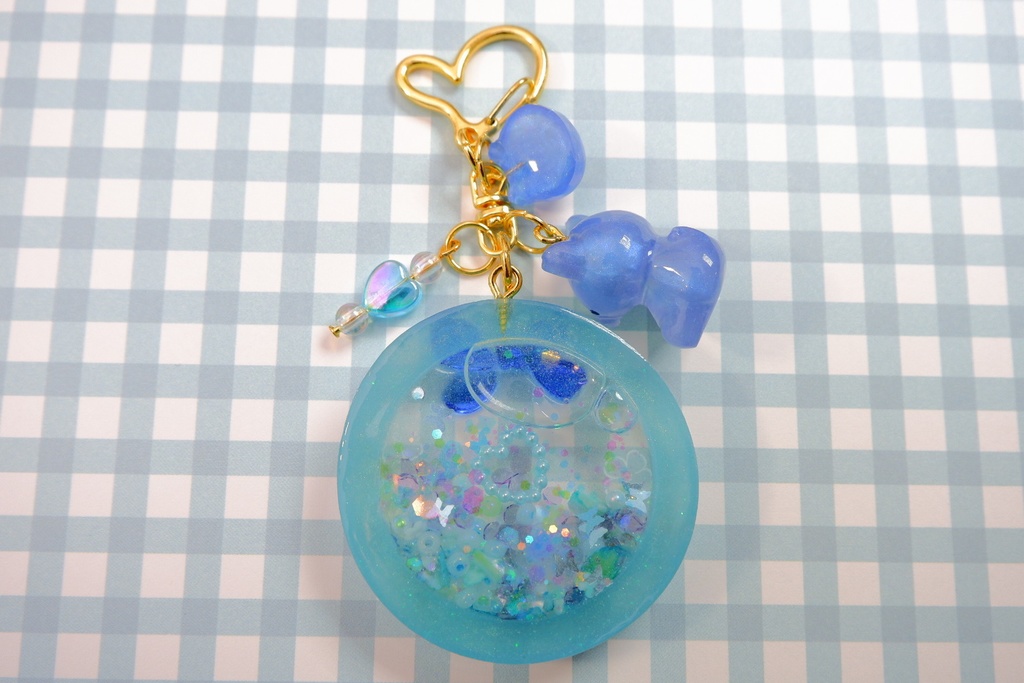 手作りレジンキーホルダー(丸・青)