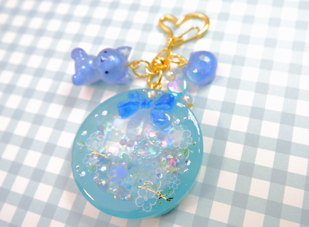 手作りレジンキーホルダー(丸・青)