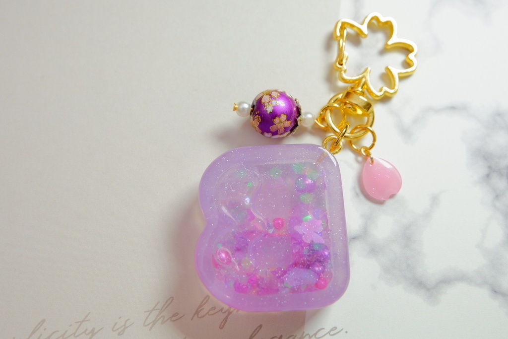 【季節商品】春限定 手作りレジン アルファベットキーホルダー(B・ピンク)