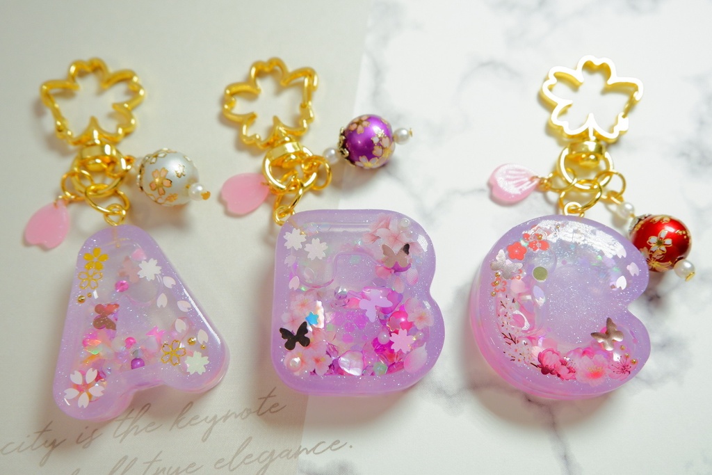 【季節商品】春限定 手作りレジン アルファベットキーホルダー(B・ピンク)