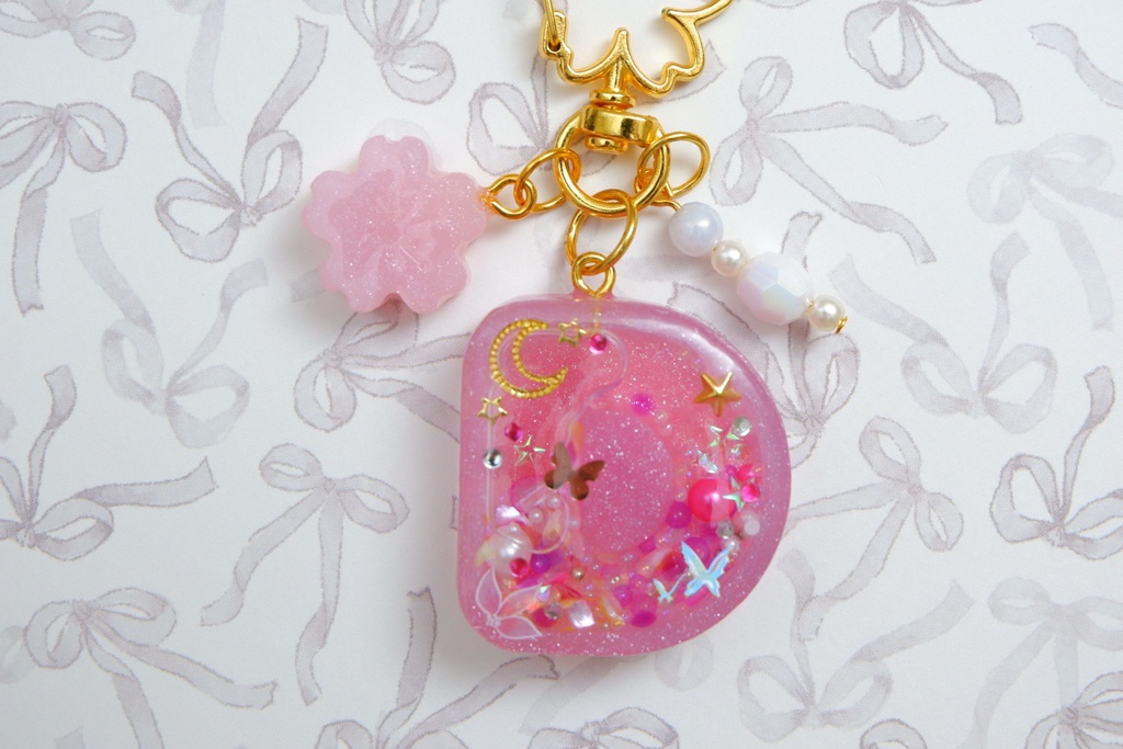 【季節商品】春限定 手作りレジン アルファベットキーホルダー(D・ピンク)