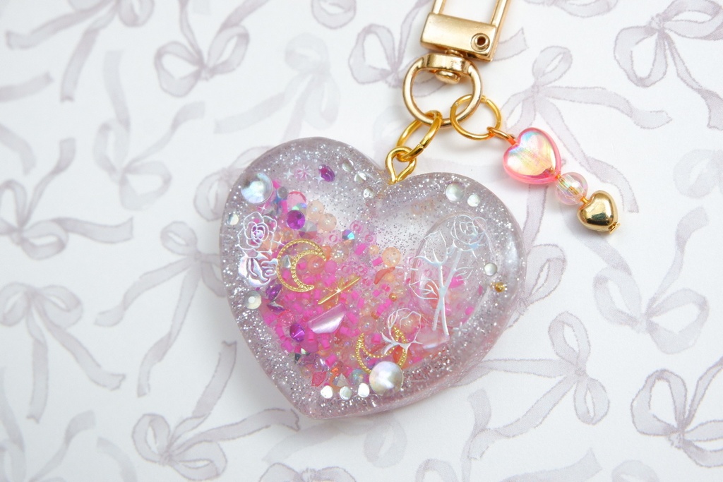 手作りレジンキーホルダー(ハート・銀)