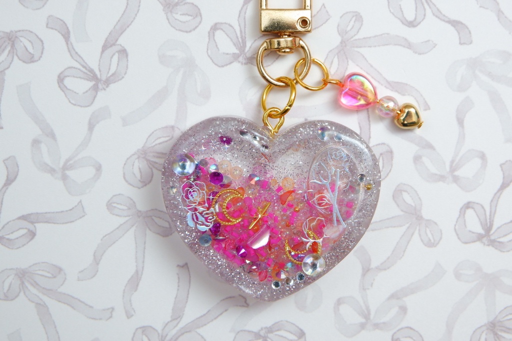手作りレジンキーホルダー(ハート・銀)