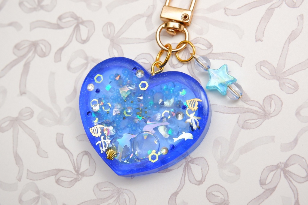 ワンピース風手作りレジンキーホルダー(ジンベイ)