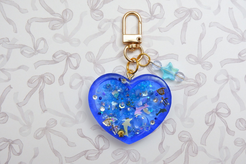 ワンピース風手作りレジンキーホルダー（ジンベイ）