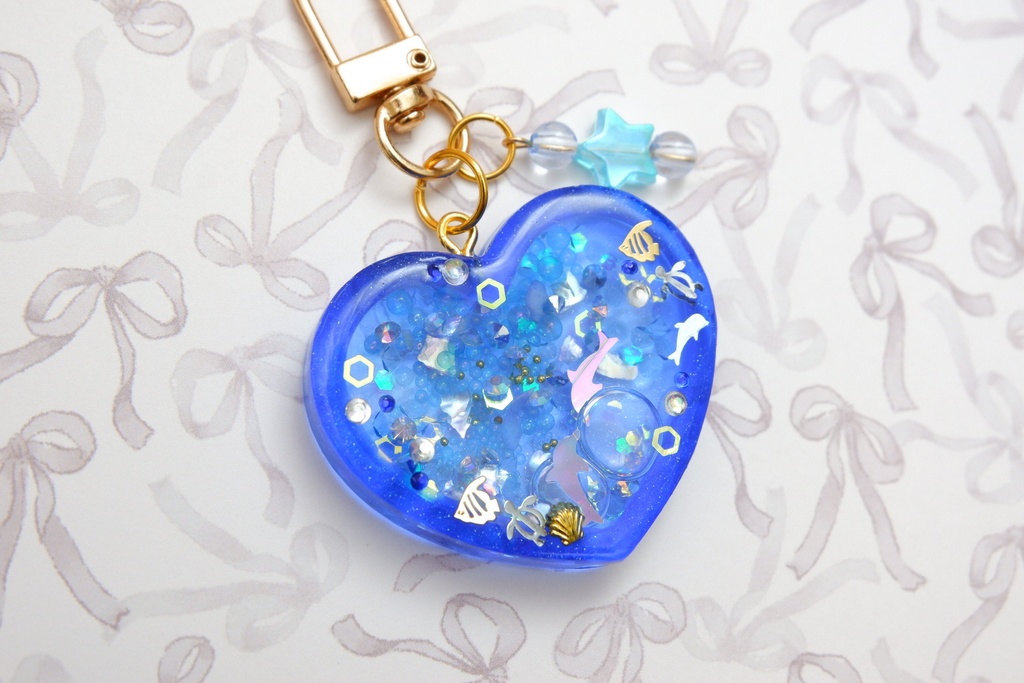 ワンピース風手作りレジンキーホルダー(ジンベイ)