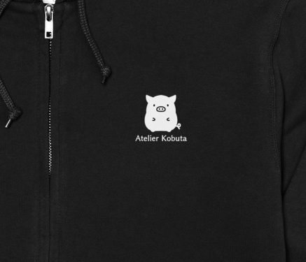 【こぶたのアトリエ】ノーマルロゴパーカー(黒1)