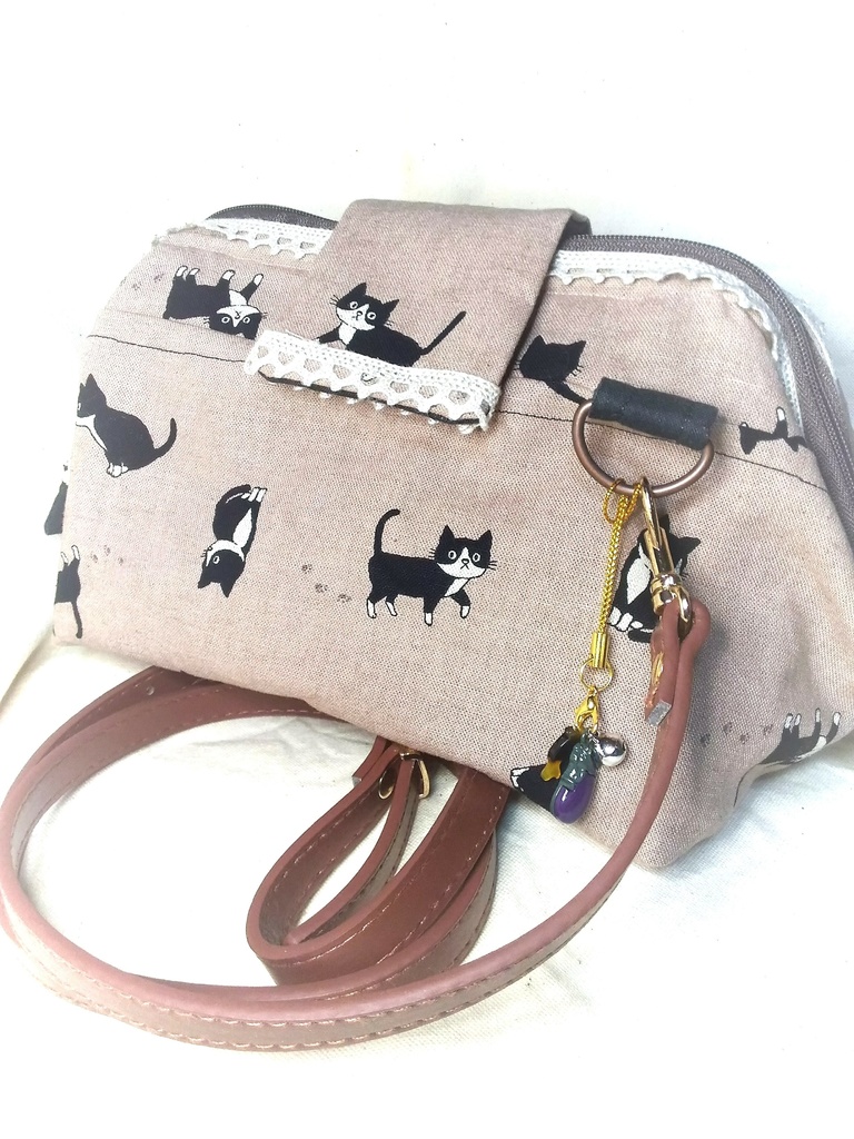 イベント即売会釣り銭管理ポーチ イルにゃん風ハチワレ猫 最果て倉庫 Booth