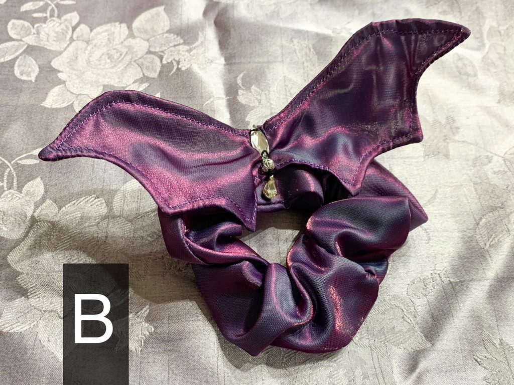 コウモリ羽付きシュシュ