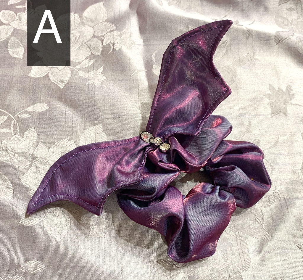 コウモリ羽付きシュシュ