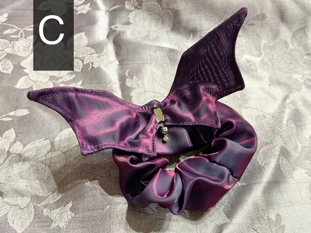 コウモリ羽付きシュシュ