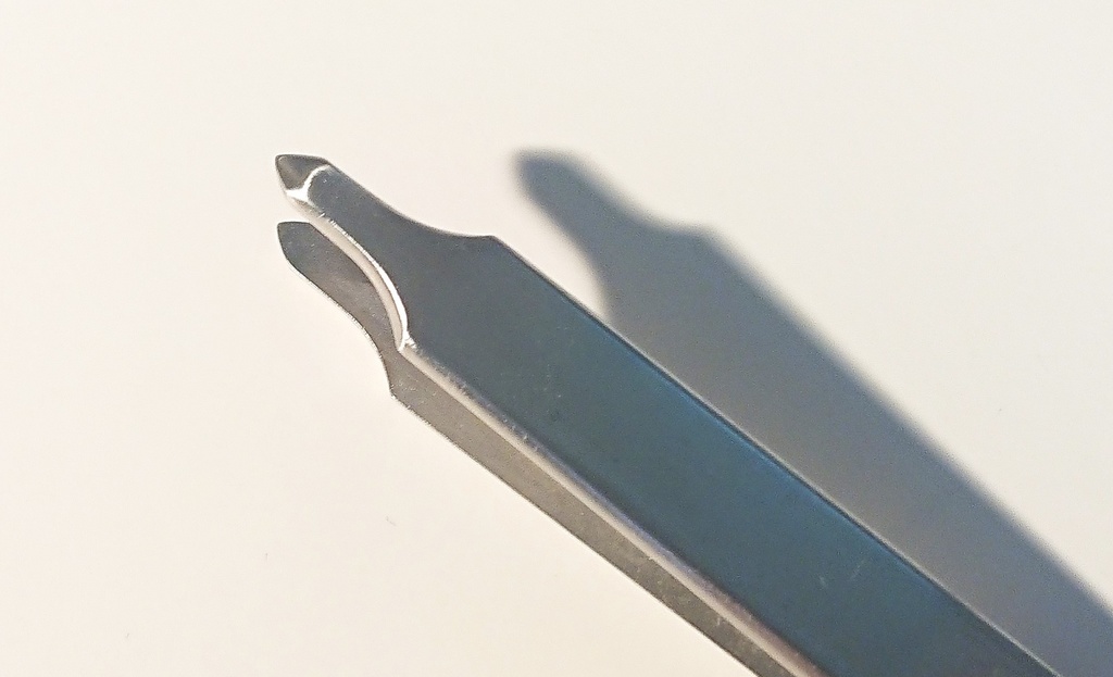 ピンポイントが狙えるカスタム毛抜き