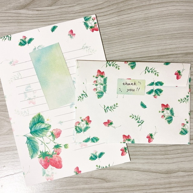 いちごと葉っぱ柄のレターセット