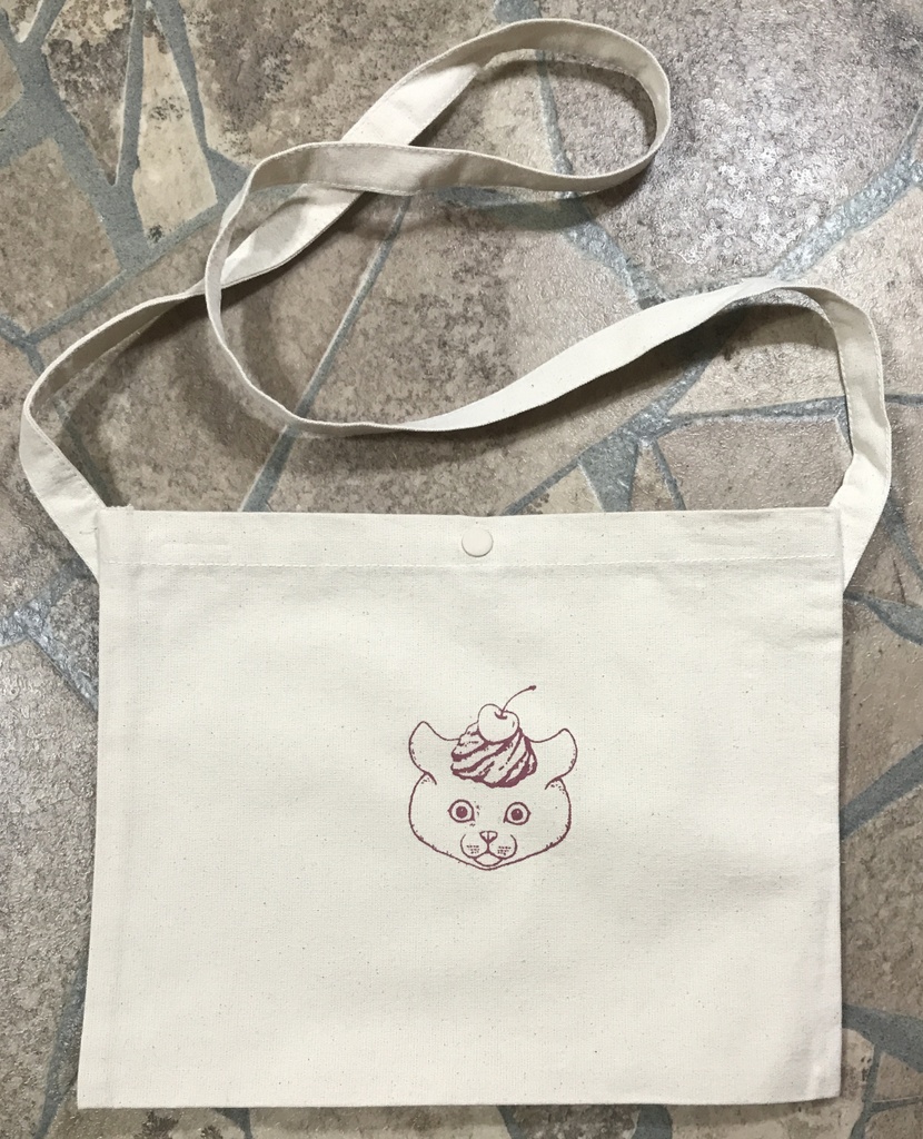 サコッシュ　クリームチェリーニャンコ