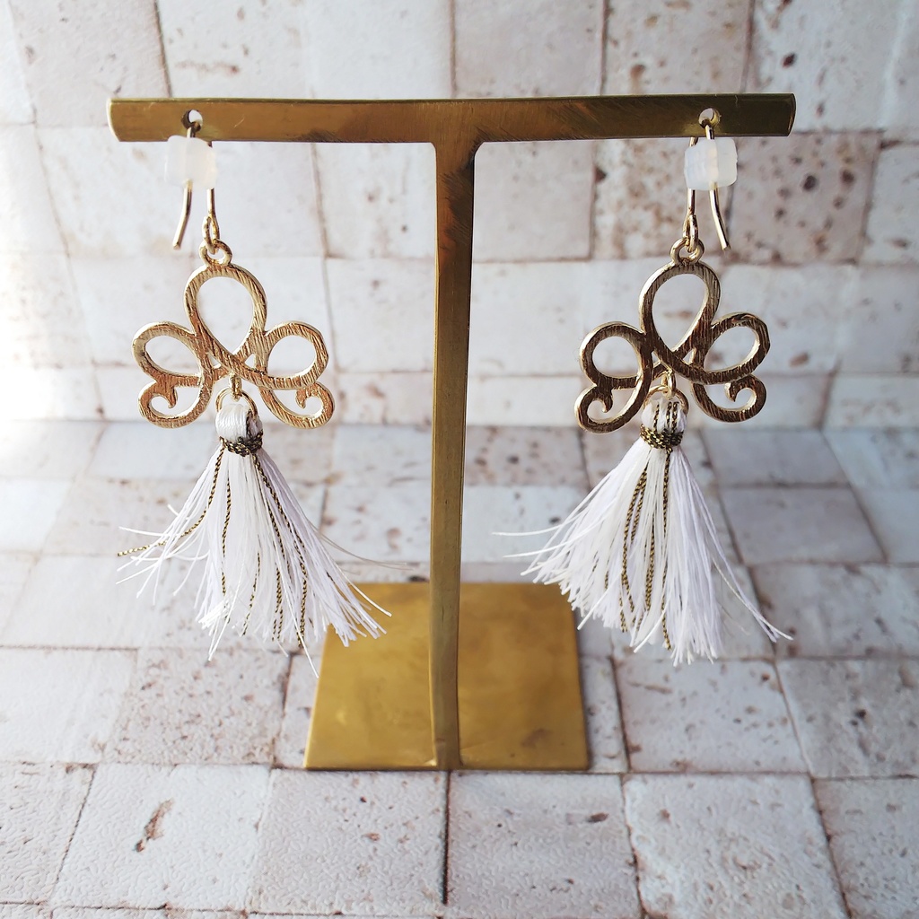 【ver.白】肋骨服タッセルピアス